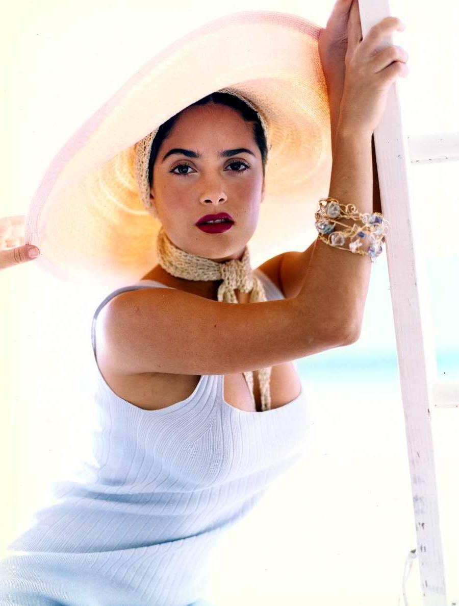 16P Hot Salma hayek nude tits in sex scene