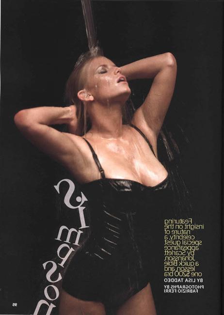 20P Berühmtheit Jessica Simpson mit schönem Dekolleté und Upskirt auf der Bühne