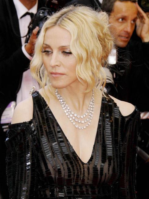 16P Celebrity Madonna totally naked and showing her hairy pussy