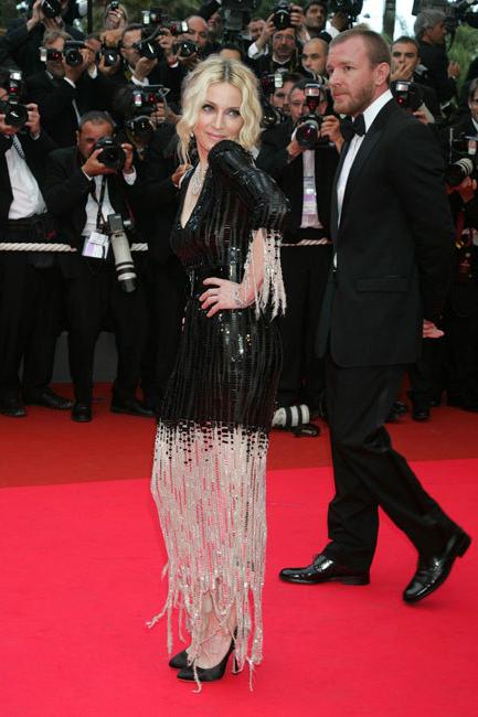 16P Celebrity Madonna totally naked and showing her hairy pussy