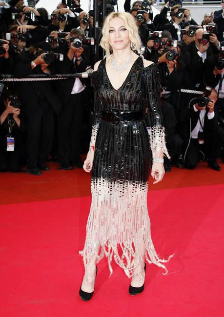 16P Celebrity Madonna totally naked and showing her hairy pussy