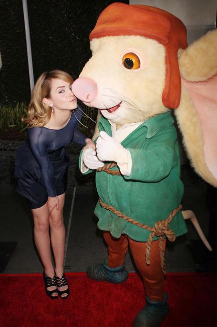 20P Celebrity Emma Watson nice panties in upskirt public pics