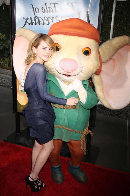 20P Celebrity Emma Watson nice panties in upskirt public pics