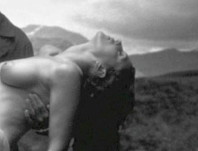 20P Celebrity Monica Bellucci naked in various sexy pictures