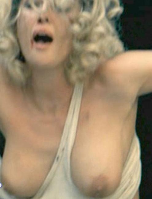 20P Celebrity Monica Bellucci naked in various sexy pictures