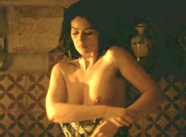 20P Celebrity Monica Bellucci naked in various sexy pictures