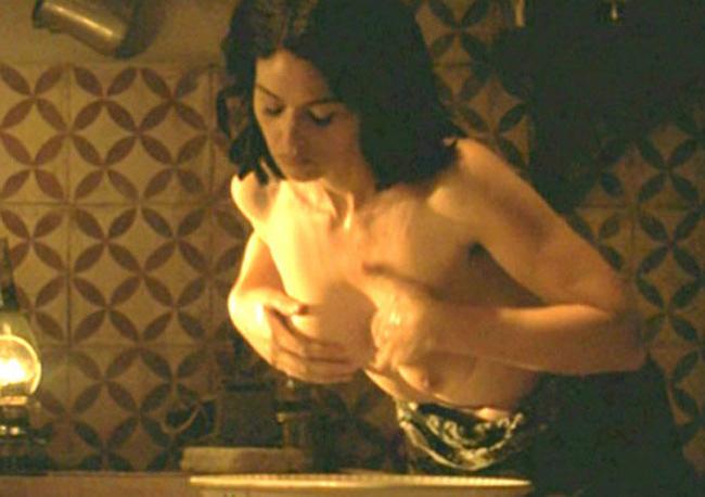 20P Celebrity Monica Bellucci naked in various sexy pictures