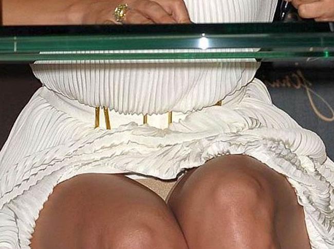 16P Celebrity Jennifer Lopez great upskirt pics of her white panties