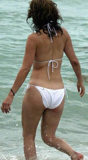 16P Celebrity Jennifer Lopez great upskirt pics of her white panties