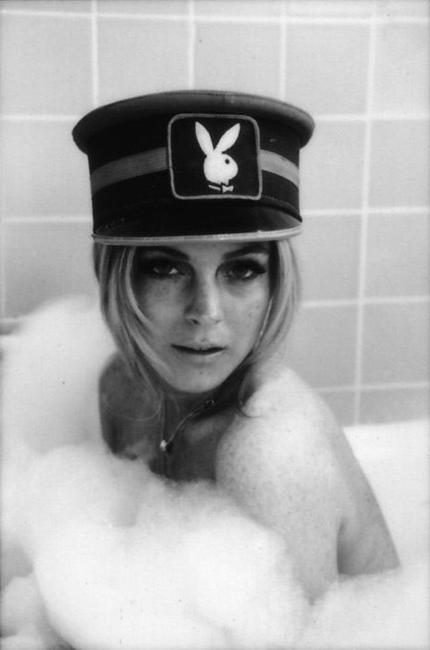 16P Celebrity Lindsay Lohan completely nude in hot tub