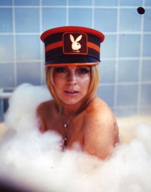 16P Celebrity Lindsay Lohan completely nude in hot tub