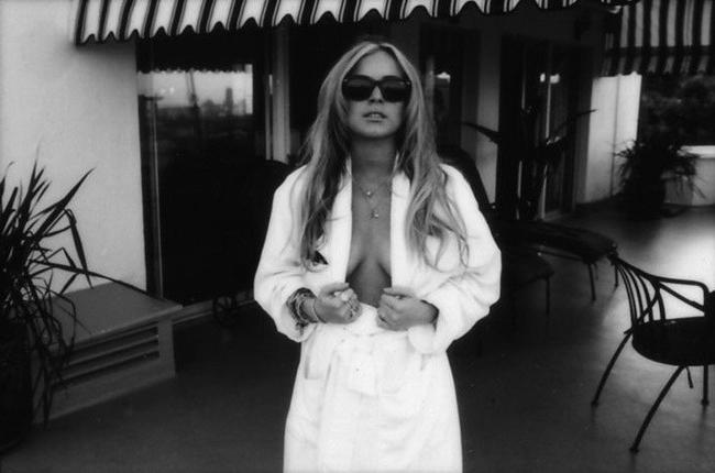 16P Celebrity Lindsay Lohan completely nude in hot tub