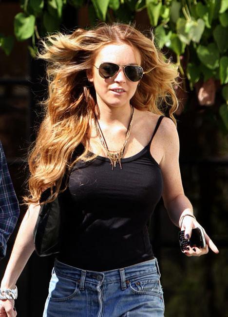 16P Celebrity Lindsay Lohan great ass in sexy black bikini
