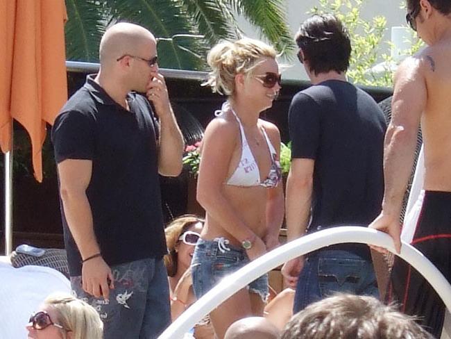 16P Celebrity babe Britney Spears upskirt and nipple slip in public