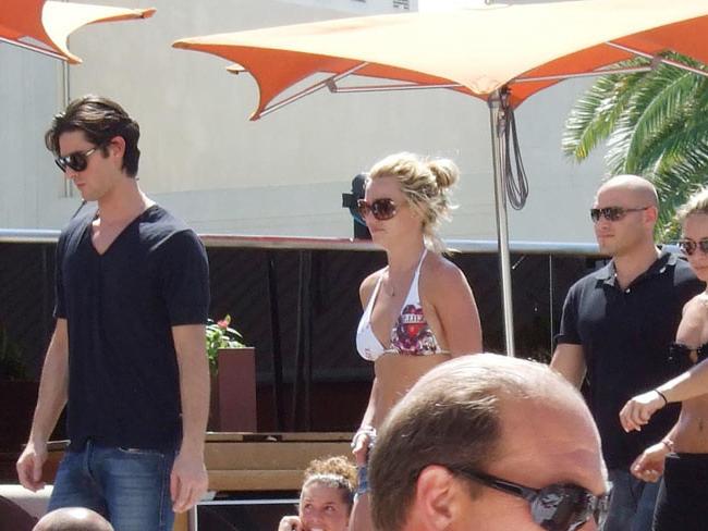 16P Celebrity babe Britney Spears upskirt and nipple slip in public