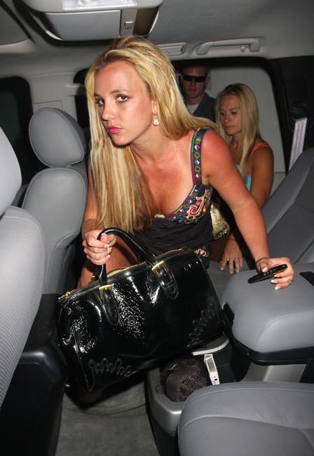 16P Celebrity babe Britney Spears upskirt and nipple slip in public