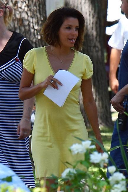 16P Fantasy celebrity babe Eva Longoria great upskirt