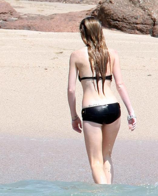 16P Celebrity Lindsay Lohan spectacular boobs and ass in bikini