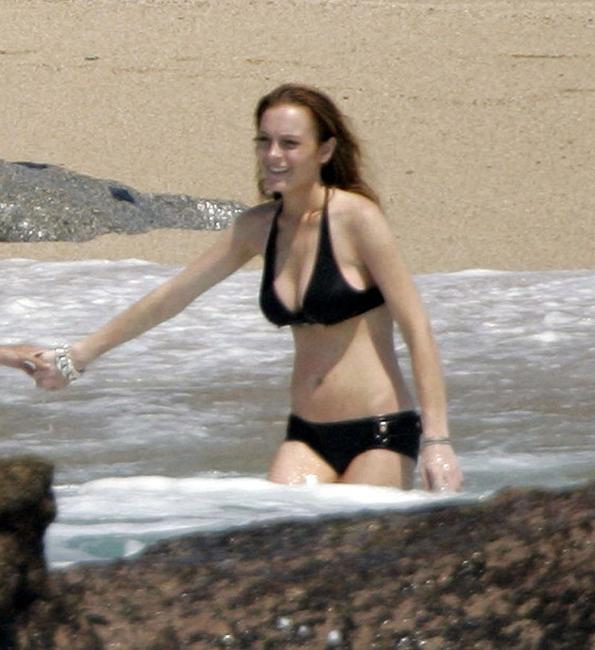 16P Celebrity Lindsay Lohan spectacular boobs and ass in bikini