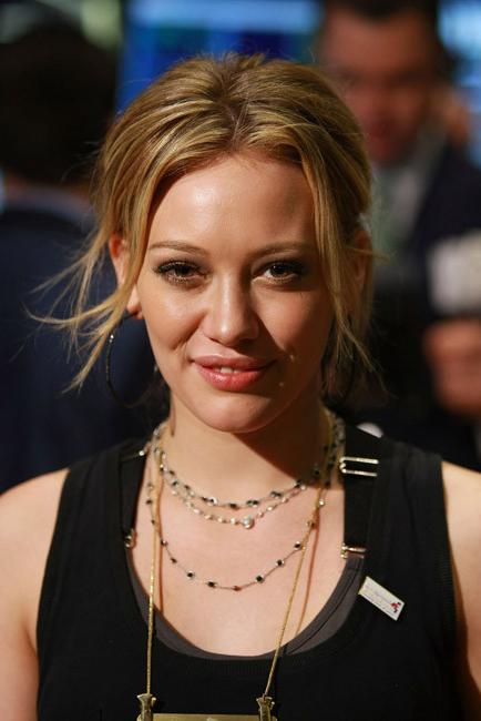 16P Celebrity beauty babe Hilary Duff nice dress and almost upskirt