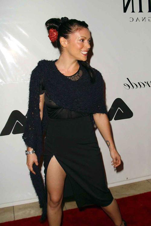 16P Alyssa Milano showing nice hairy pussy on beach