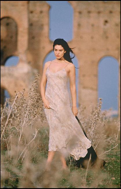 20P Celebrity babe Monica Bellucci exposed boobs and great ass