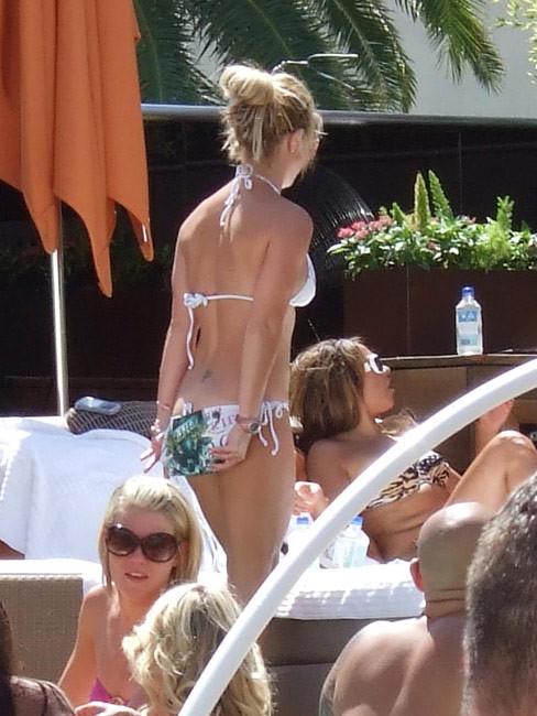 20P Nasty celebrity Britney Spears amazing upskirt and sexy bikini