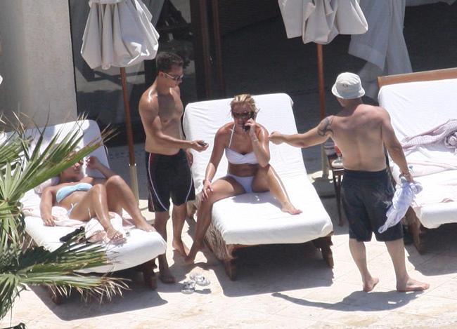 20P Nasty celebrity Britney Spears amazing upskirt and sexy bikini