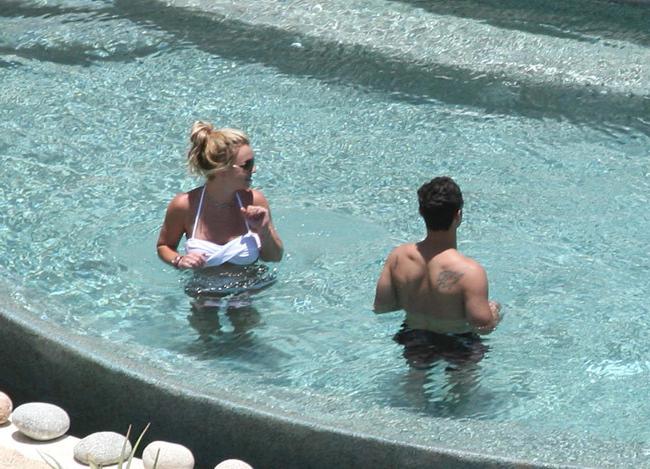 20P Nasty celebrity Britney Spears amazing upskirt and sexy bikini