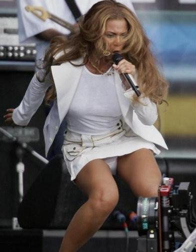 16P beyonce accidentally flashing pussy in upskirts