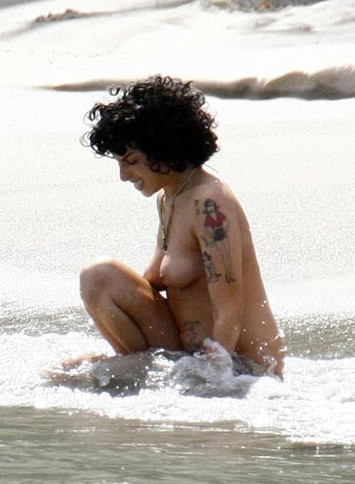 16P Amy Winehouse showing her nice big tits on beach
