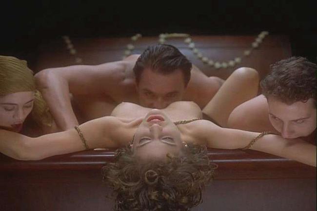 15P Celebrity actress Alyssa Milano exposing her hot nude boobs