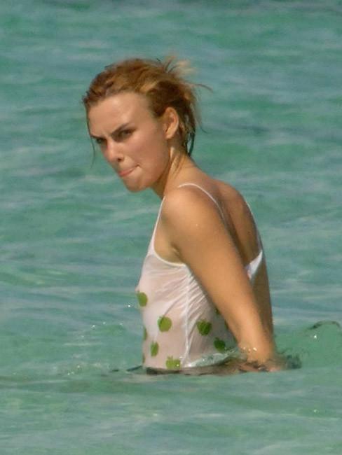 20P Amazing celebrity Keira Knightley nice nipple slip on the beach