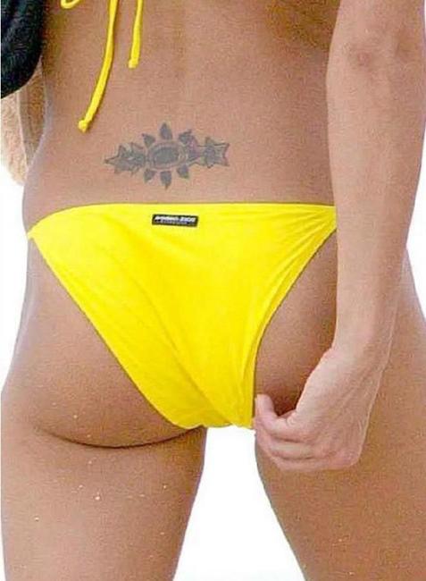 20P Sweet celebrity blonde Anna Kournikova nice ass in bikini