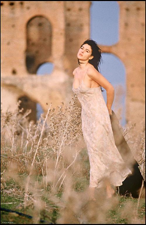 16P Monica Bellucci showing her nice big tits in water