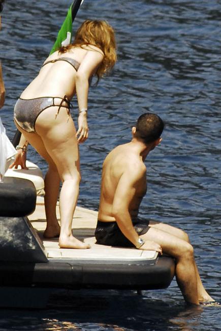 20P Celebrity singer Jennifer Lopez in sexy bikini and hard nipples