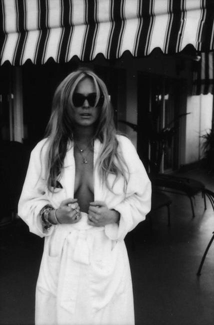 20P Gorgeous celebrity blonde Lindsay Lohan in sexy orange thongs