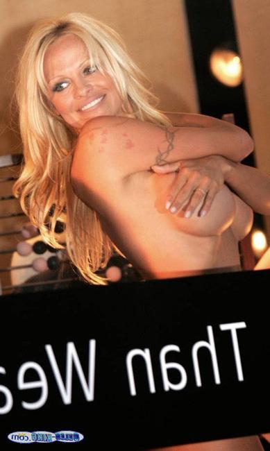 16P Big boobs blonde celebrity Pamela Anderson totally exposed
