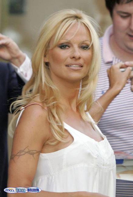 16P Big boobs blonde celebrity Pamela Anderson totally exposed