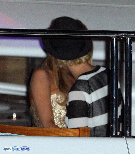 16P Celeb sweet blonde Linday Lohan nude boobs and nice upskirt