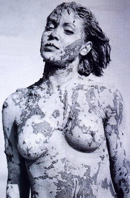 20P Amazing black hair celebrity Alyssa Milano exposed nude boobs