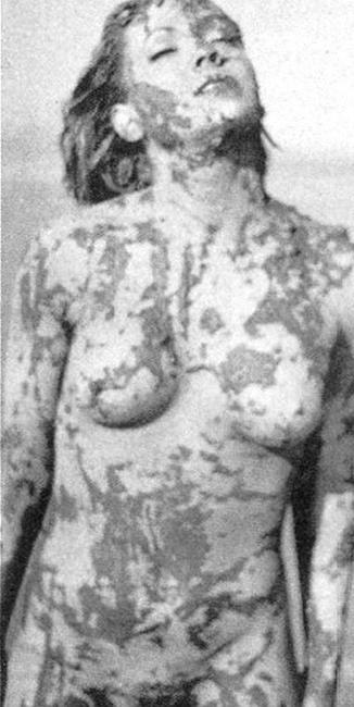 20P Amazing black hair celebrity Alyssa Milano exposed nude boobs