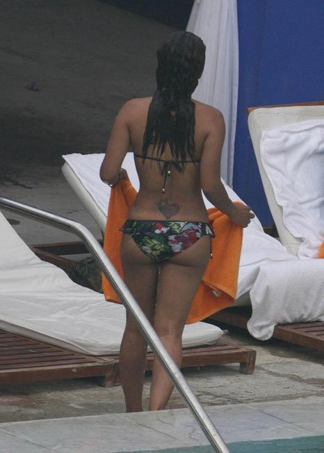 20P Sexy celebrity Cuba babe Christina Milian amazing ass