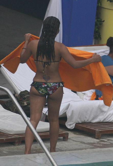 20P Sexy celebrity Cuba babe Christina Milian amazing ass
