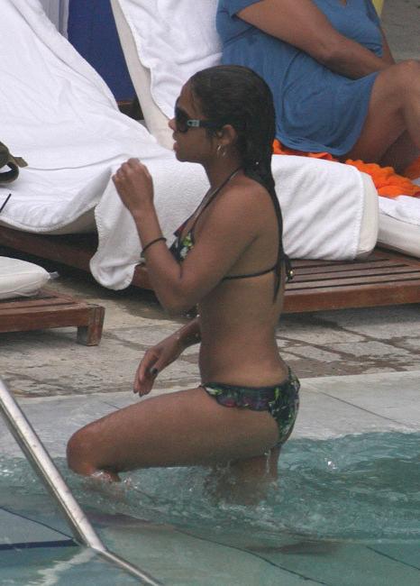 20P Sexy celebrity Cuba babe Christina Milian amazing ass
