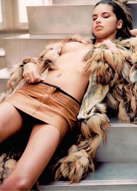 20P Sweet celebrity model Adriana Lima exposed perky tits