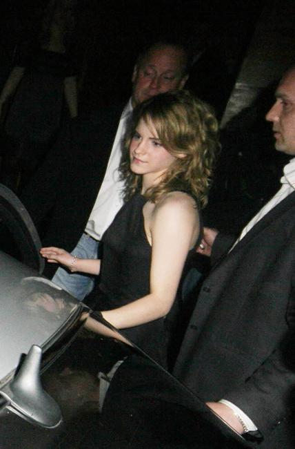 15P Celebrity sweet blonde Emma Watson nice upskirt slip in public