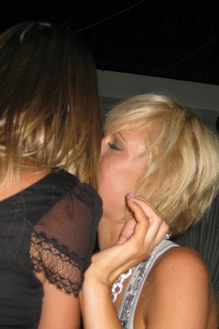 20P Celebrity blonde sweet babe Paris Hilton nipple slip