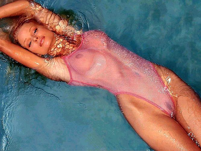 16P Michelle Hunziker showing her big tits and pussy