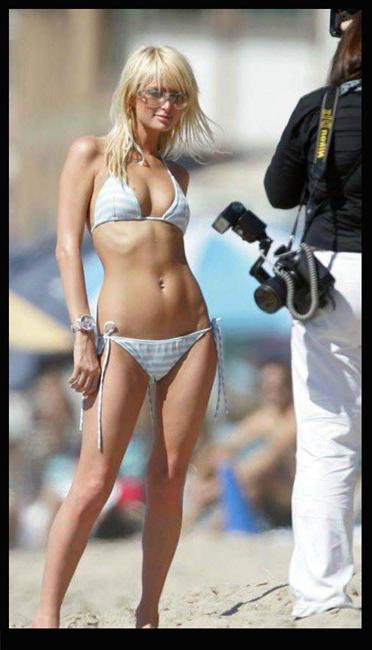 15P Sexy celebrity babes having fun at the beach during vacation